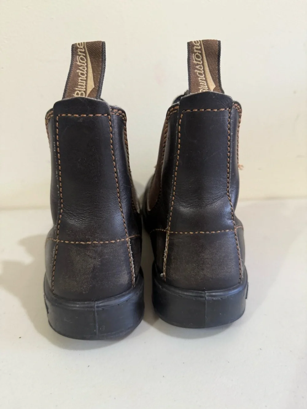 Blundstone Brown Chelsea Pull-On Boots with Tan Panels